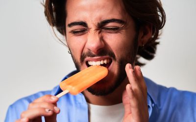 Alimentazione e Denti: Cosa Mangiare (e Cosa Evitare) per un Sorriso Sano