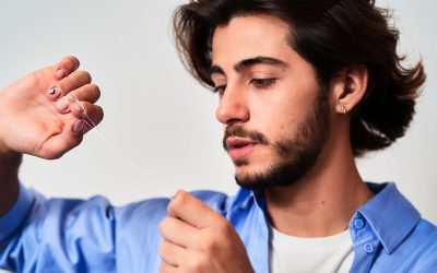 Il filo interdentale e lo spazzolino elettrico